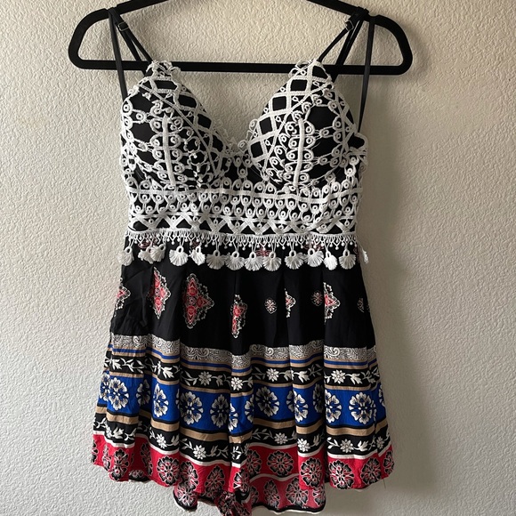 BOUTIQUE | Romper - Picture 1 of 8